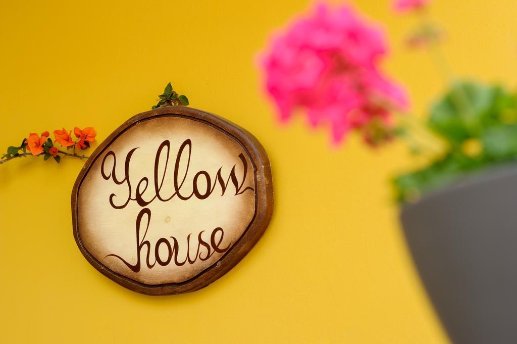 Aparthotel Yellow House 3*