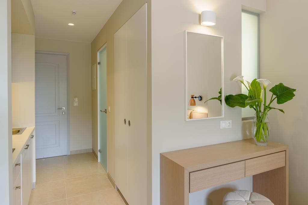 Yellow House Aparthotel 3*
