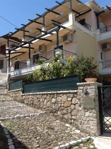 Yellow House 3* Parga